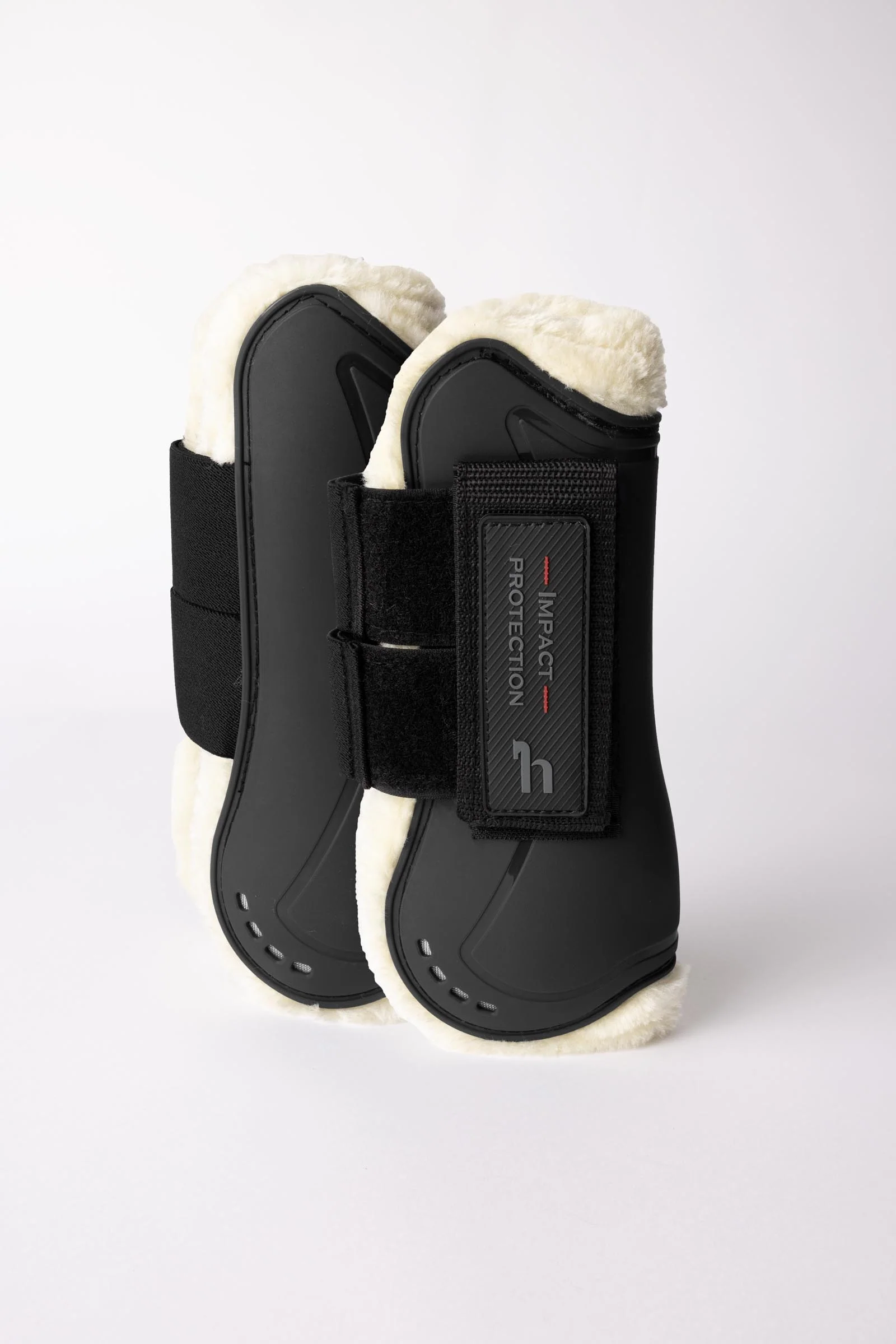 Armour Airflow Ochraniacze z sztucznym futrem Black C